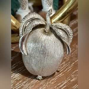 SARAH COVENTRY “Adam’s Delight” Apple Brooch Vintage 1961